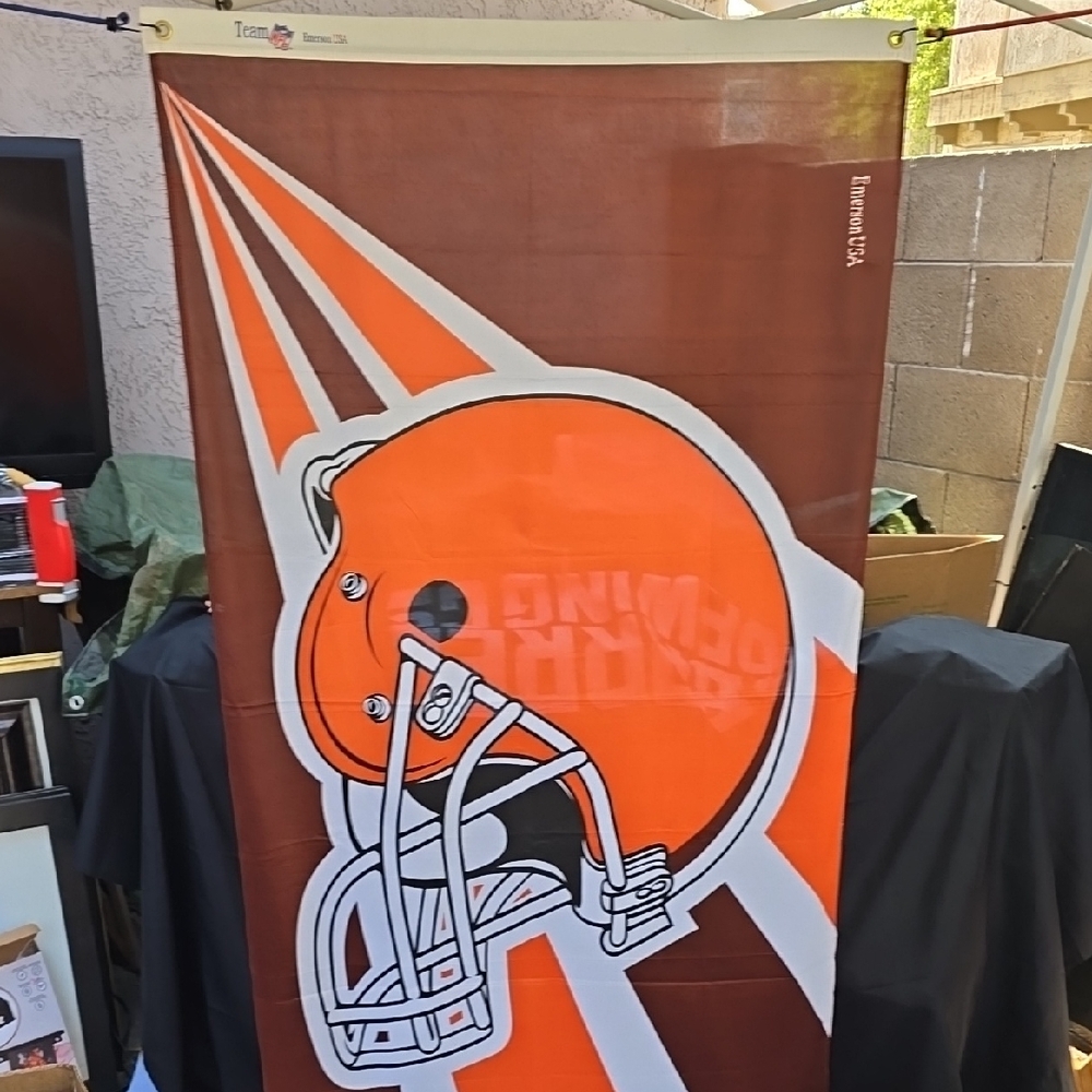 Cleveland Browns Flag with Helmet Design